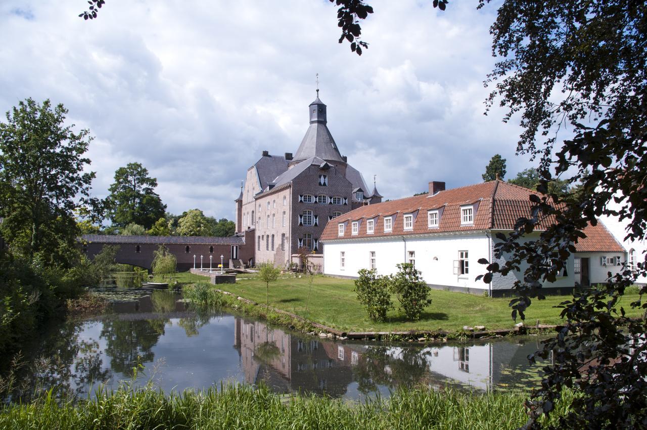 Haelen Kasteel Aldenghoor Bed & Breakfast エクステリア 写真